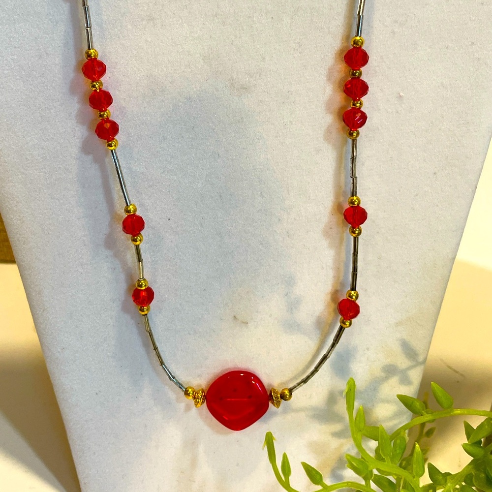 ✔️✔️Handcrafted Red Crystal Necklace
